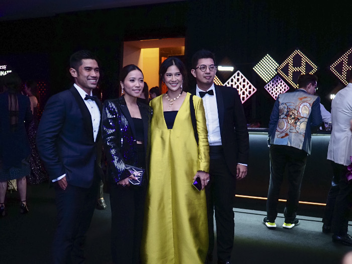 Dian Sastrowardoyo dan suami, Maulana Indraguna, terlihat menghadiri MACAN Gala 2019.